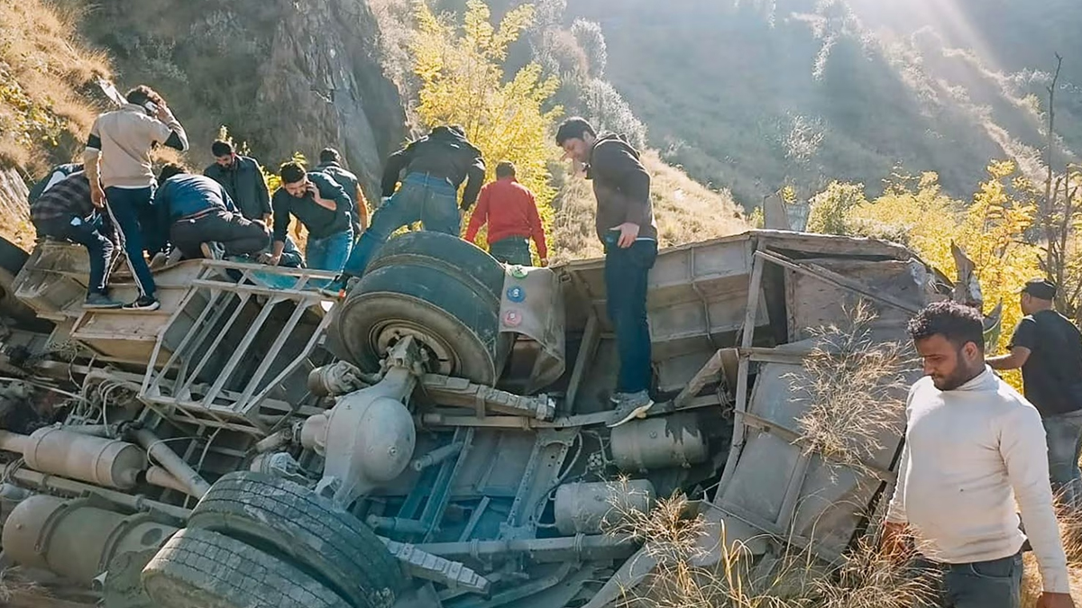 भारतको जम्मु-कश्मिरमा बस दुर्घटना हुँदा ३९ जनाको मृत्यु