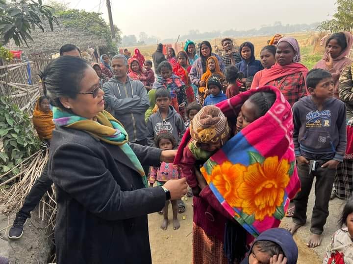 सांसद भगबती चौधरीद्वारा ४० मुसहर परिवारलाई न्यानो कपडा वितरण